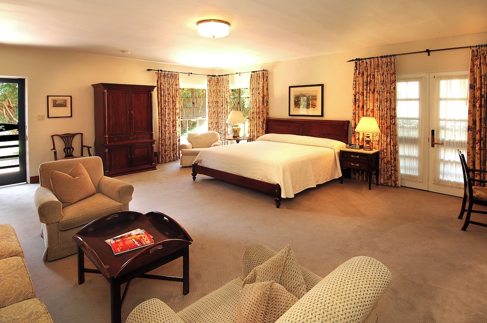 DELUXE, KING BED, PATIO