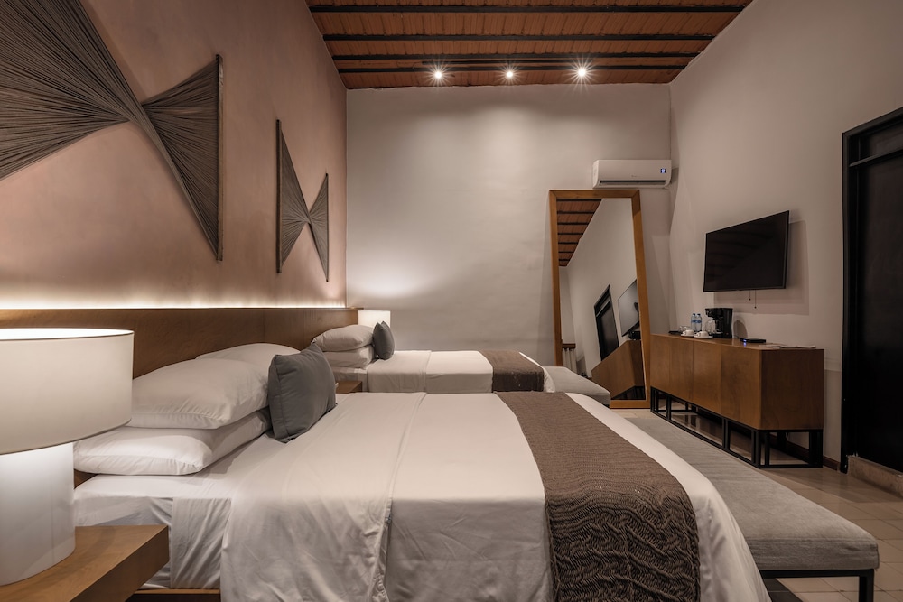 Premium, 2 Double Beds, No Window