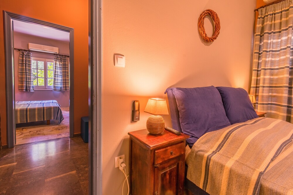 Villa Yannis 33/43