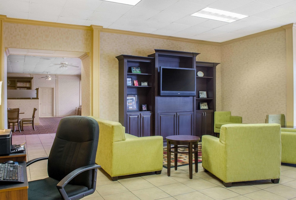 Quality Inn University Area Troy, AL 22/41