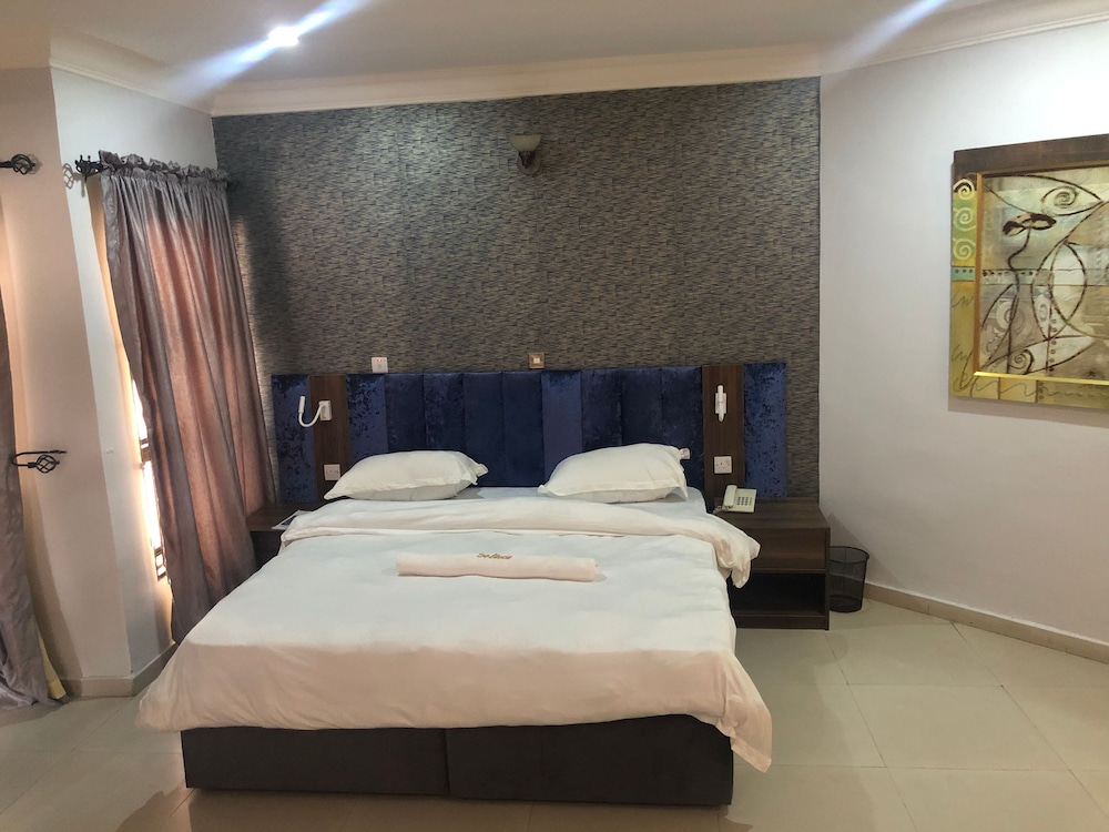 Solitude Hotel Victoria Island 8/30