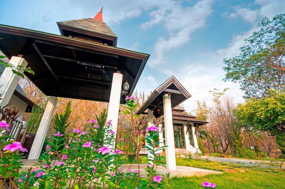 Tak Andaman Resort & Hotel 8/53
