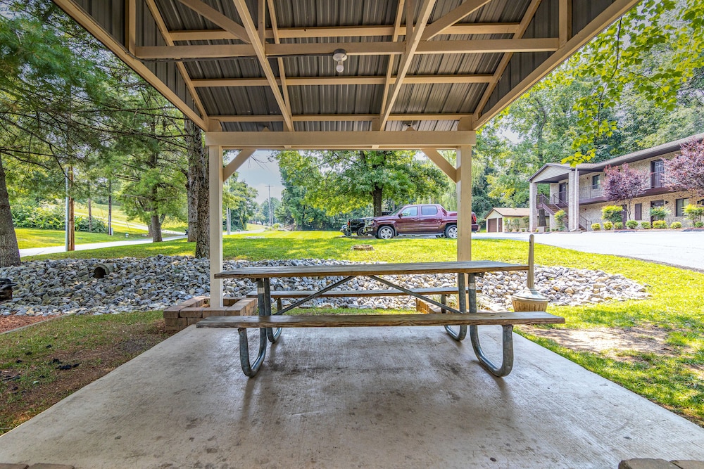 Affordable Corporate Suites - Roanoke 46/50
