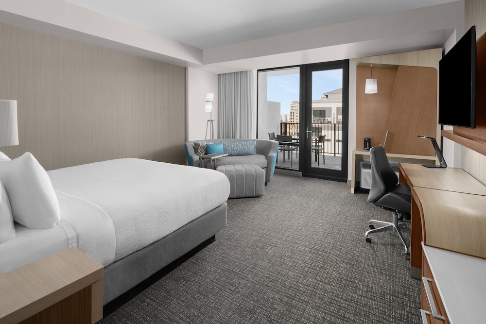 Room at Courtyard by Marriott Clearwater Beach, CLEARWATER BEACH - FL