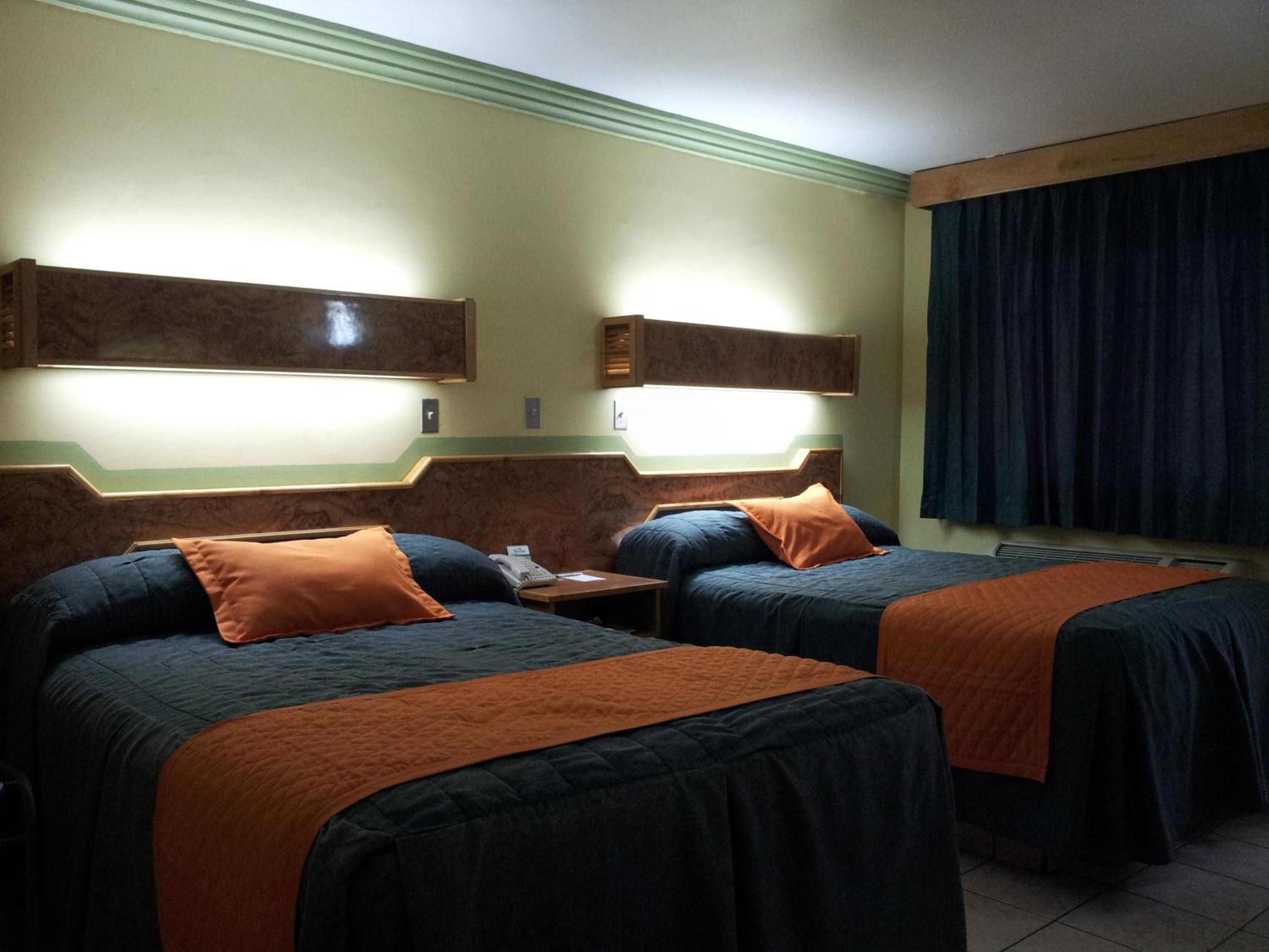 Room, Quadruple