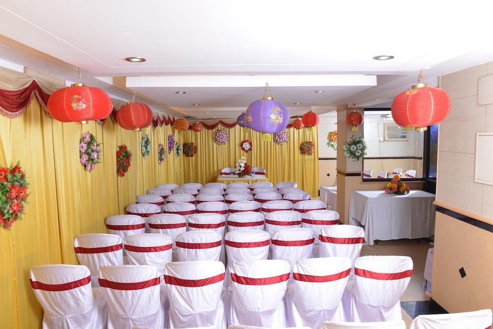 Sree Bharani Hotel 4/27