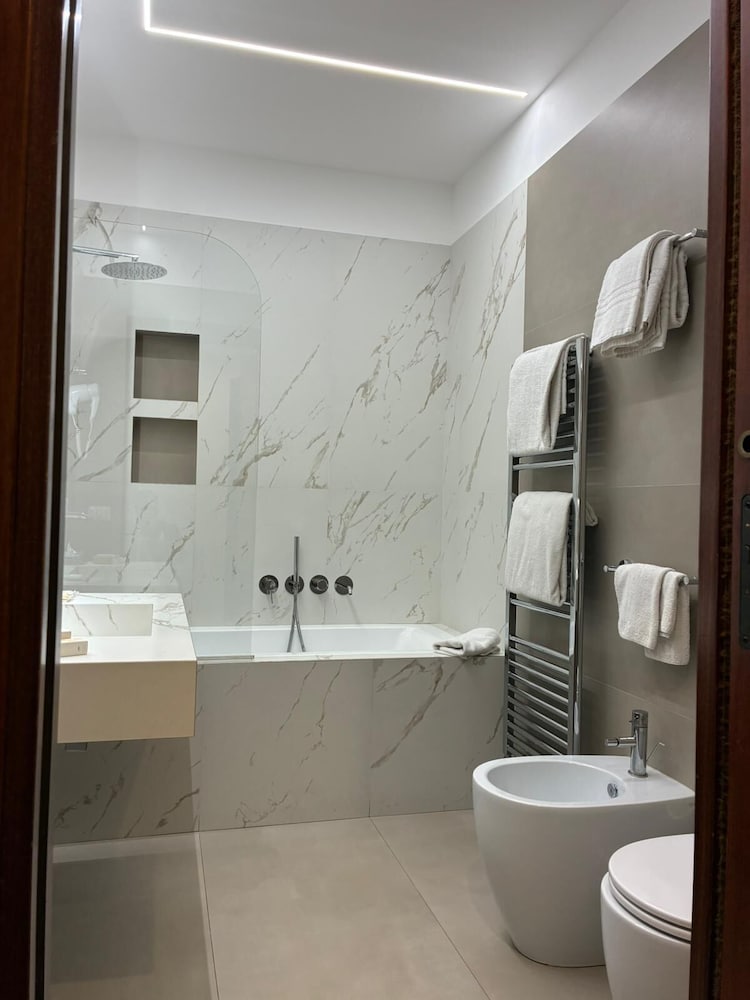 غرفة ثلاثية بسرير مزدوج مع أريكة، Hotel Della Valle 5/7