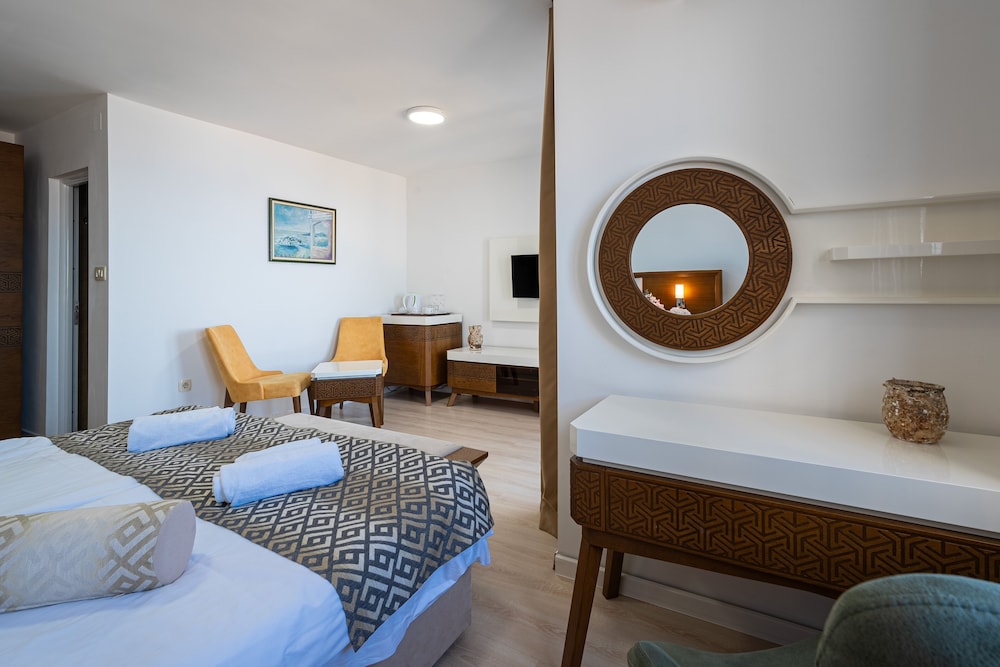 Hotel Adrovic 18/74