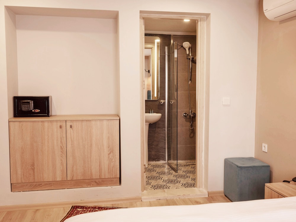 The Laila Hotel 5/54