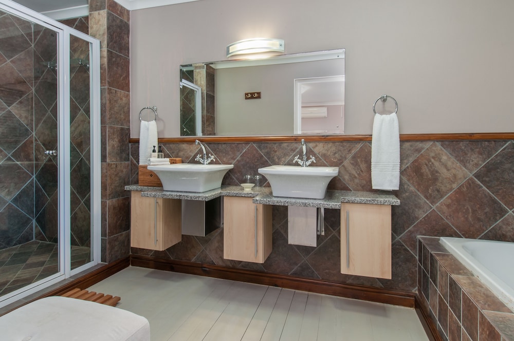 Whale Away Guest House 50/50