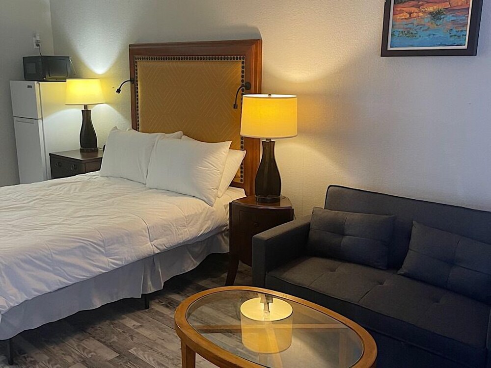 Days Inn by Wyndham Branson Ozarks 38/65