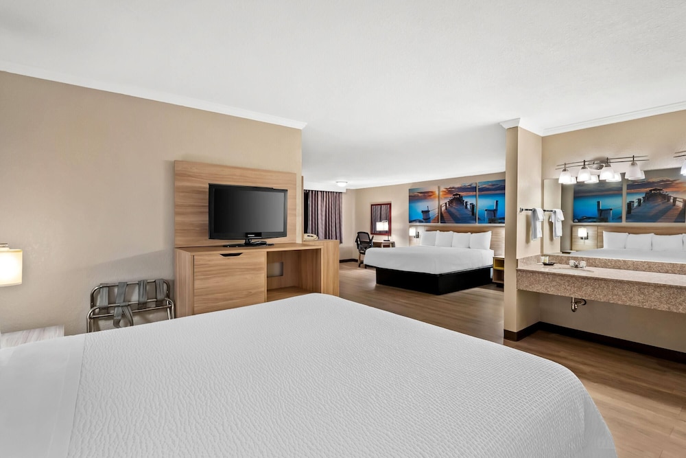 Days Inn by Wyndham Whitmore Lake 34/64