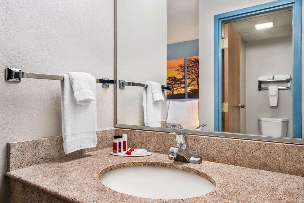 Days Inn by Wyndham Canastota/Verona 26/52
