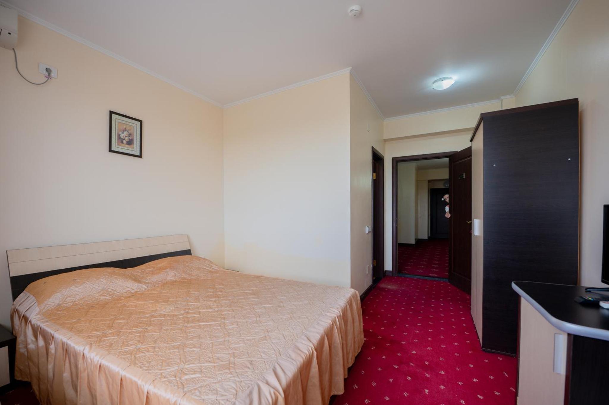 Room, Double Bed