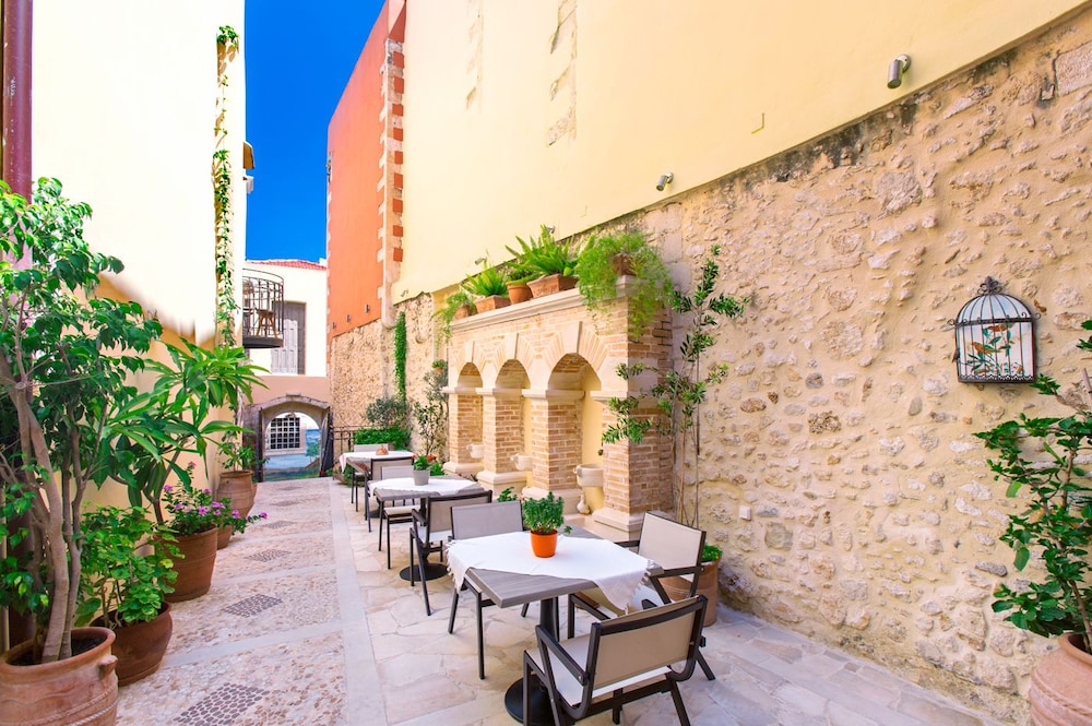 Casa Moazzo Suites and Apartments 55/59