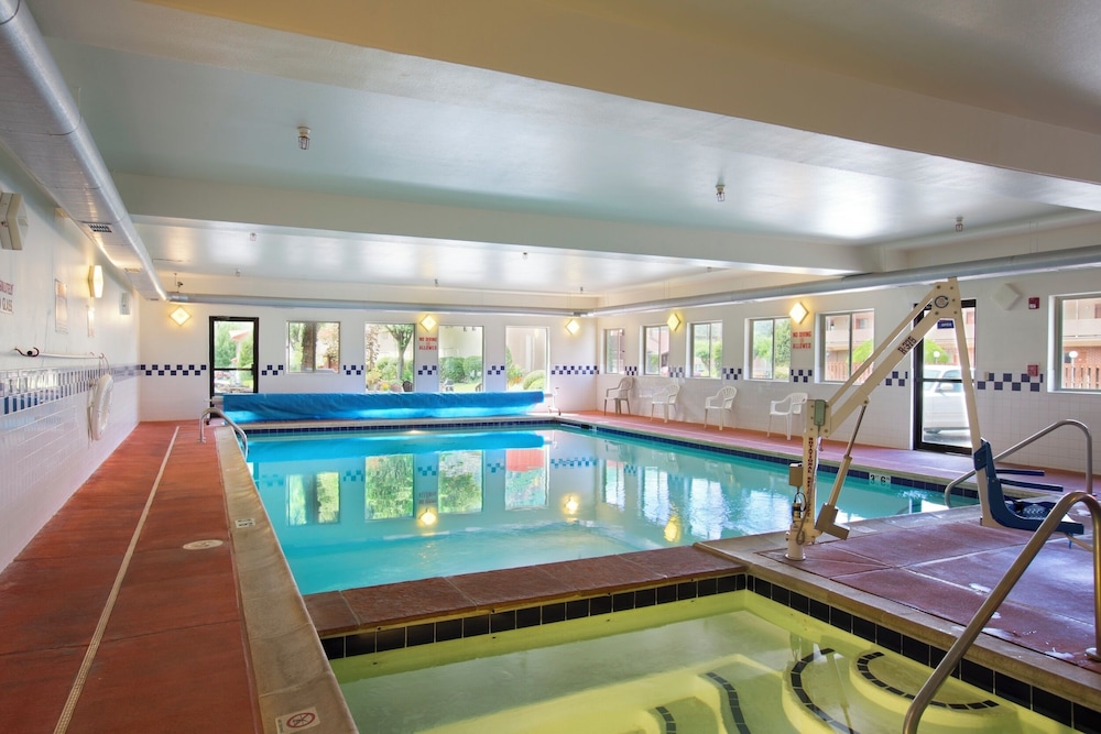Glenwood Springs Cedar Lodge 30/48