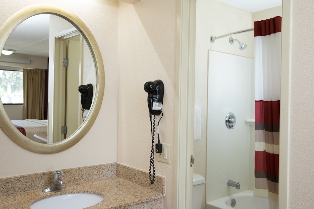 Red Roof Inn Cincinnati Northeast - Blue Ash 28/28