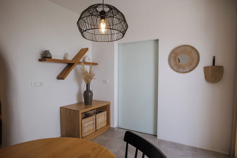 Valery Suites 4/54