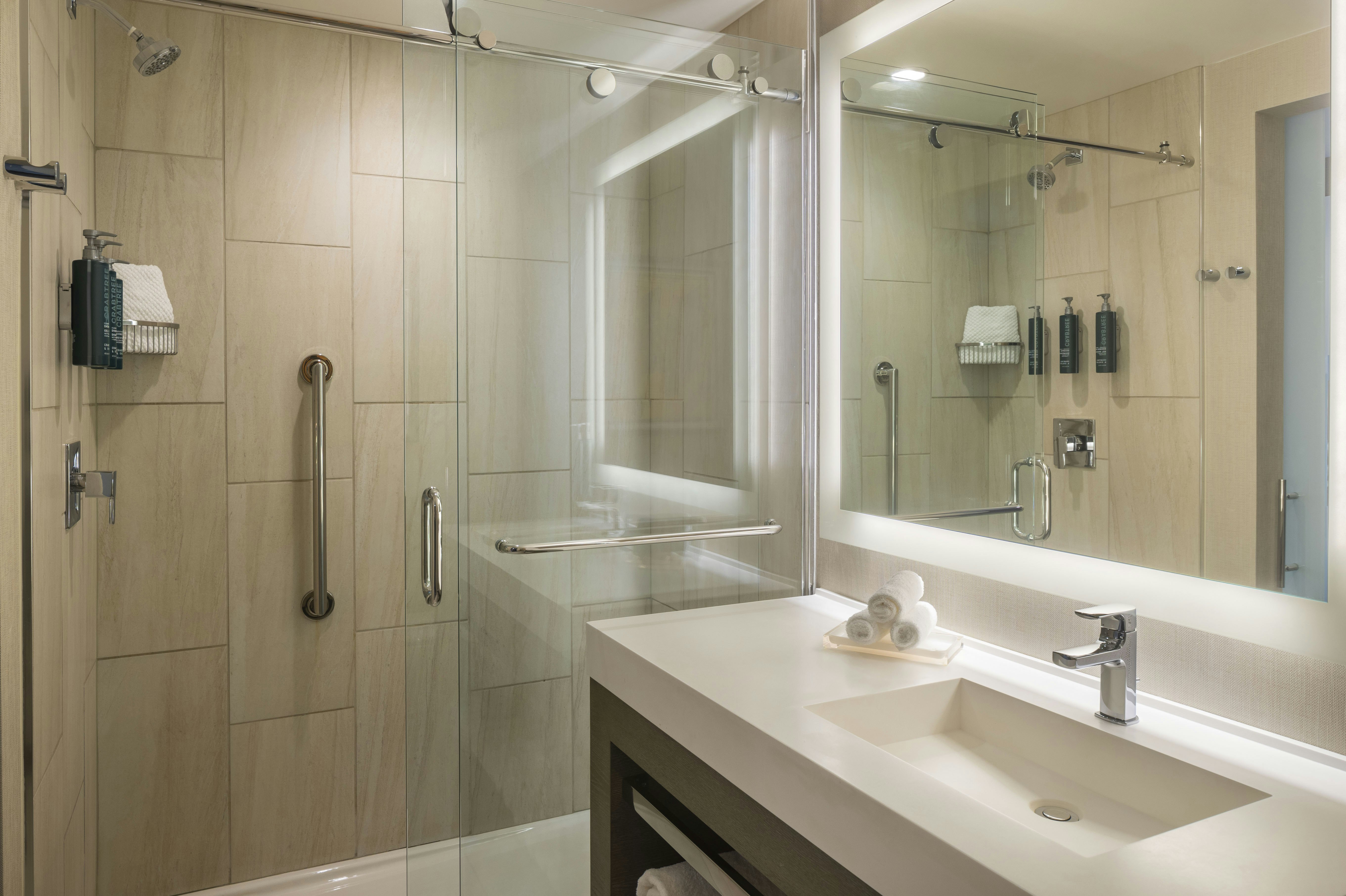 Room, King Bed, Living Area, Corner, Accessible, Hilton Cleveland Downtown 2/2