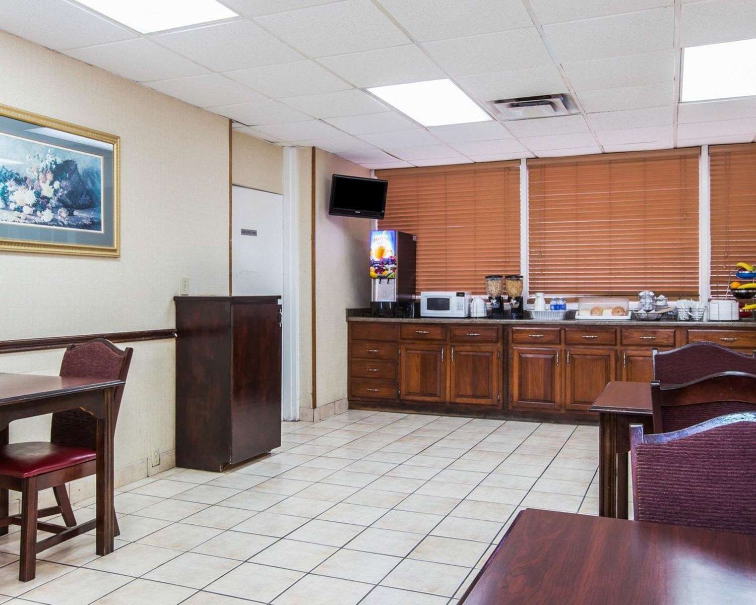 Econo Lodge Atlanta College Park 13/39
