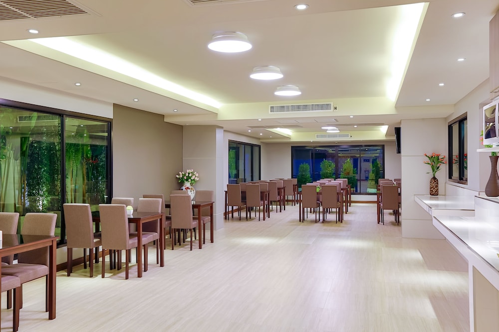 Rung Aroon Hotel By Le Siri 24/50