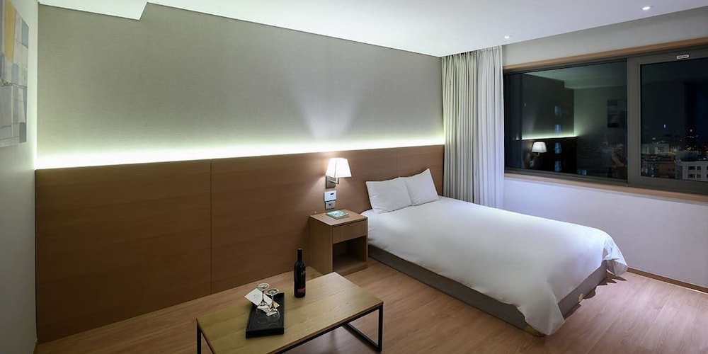 Astar Hotel 33/69