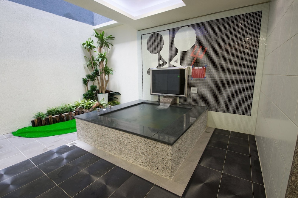 Ting-Shuai Motel 52/68