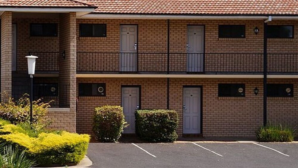 West End Motor Lodge 1/57