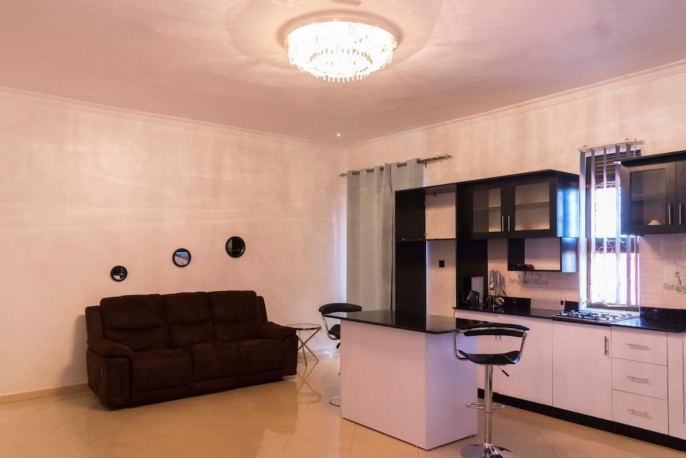 Pavillion Hotel 21/45