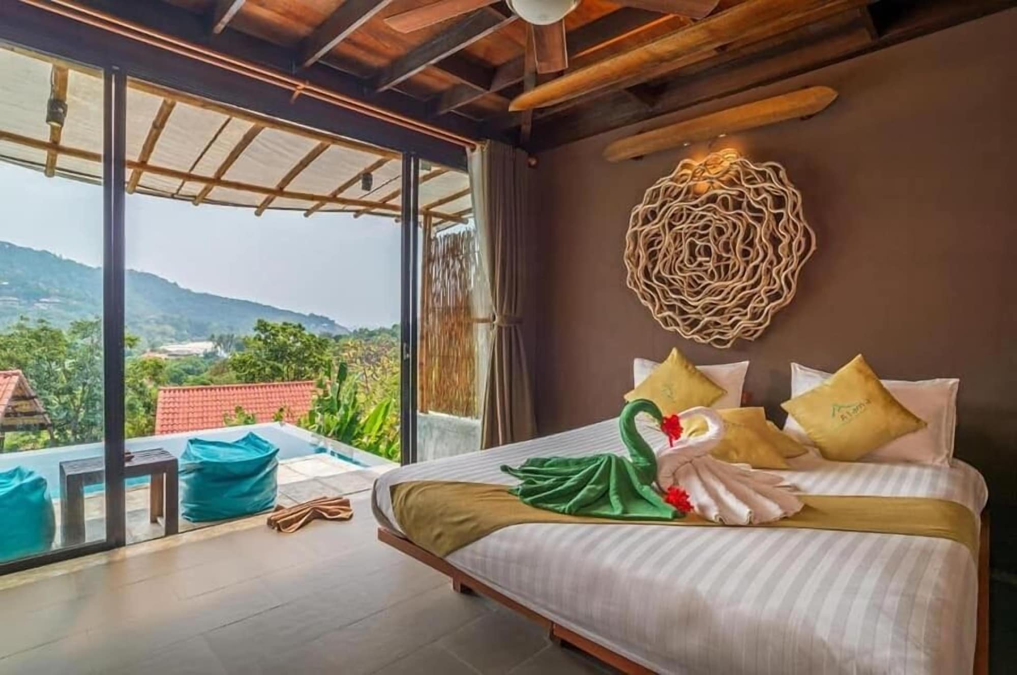 SUITE, 2 BEDS, POOL ACCESS