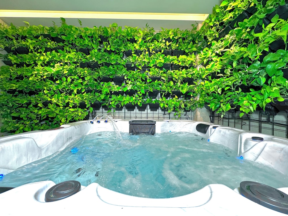 Tbilisi Edition Design Hotel 62/68