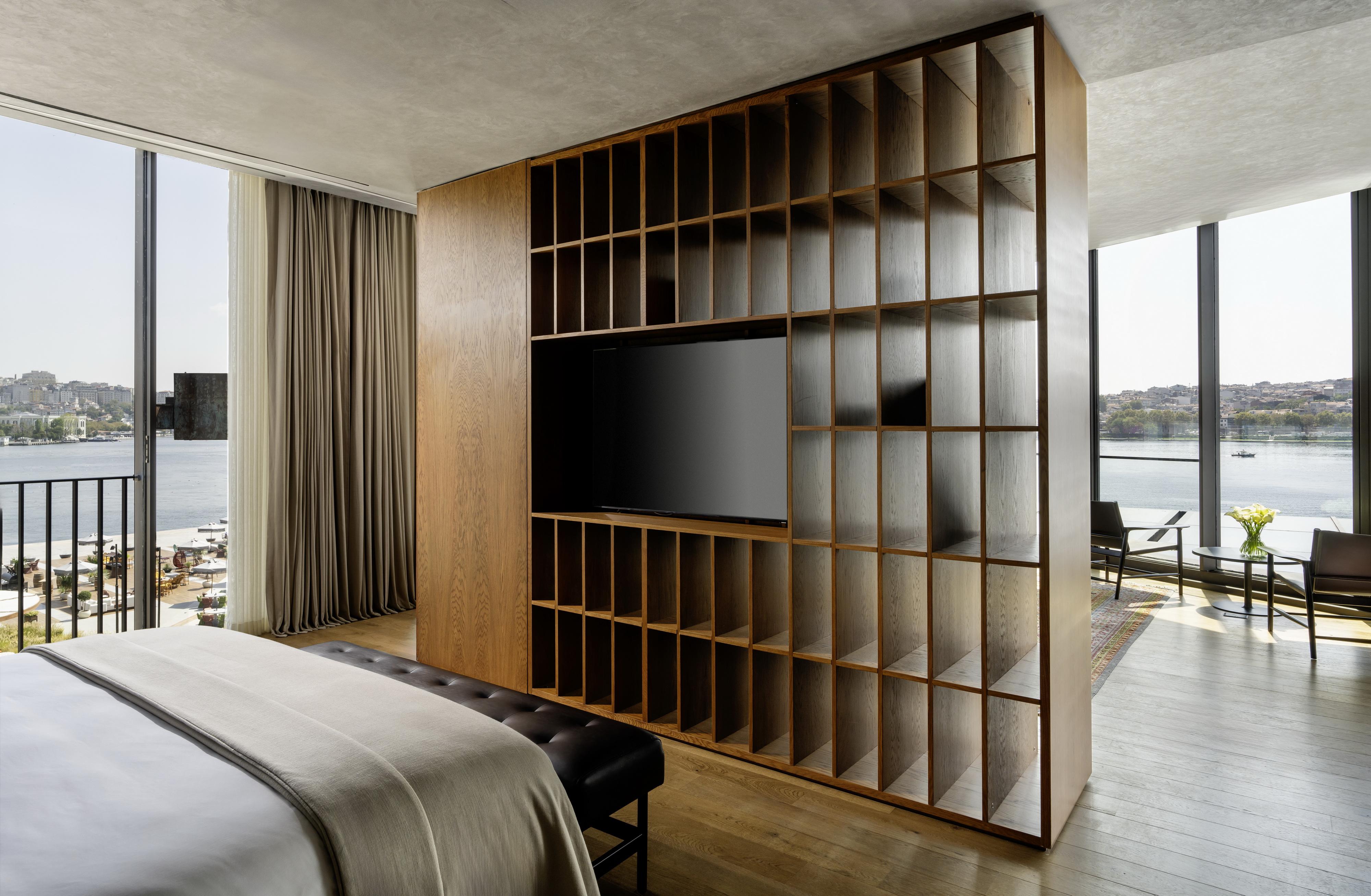 One Bedroom Premium Suite Sea View