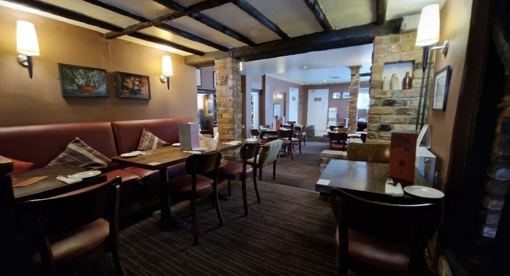 The Red Lion 57/76