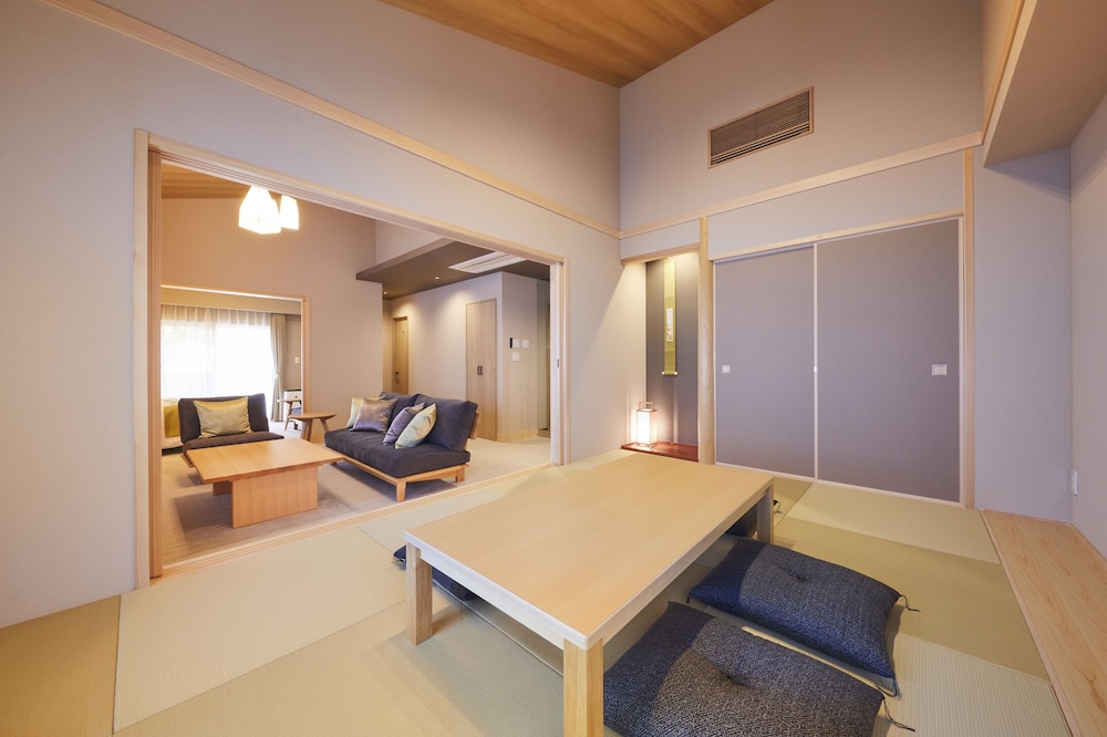 Rinn Shirakawa South 28/50