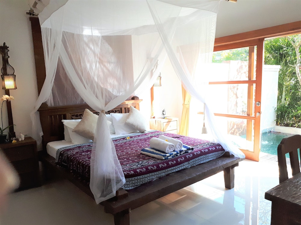 The Calmtree Bungalows 25/64