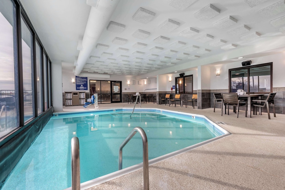 Drury Inn and Suites Champaign 25/50