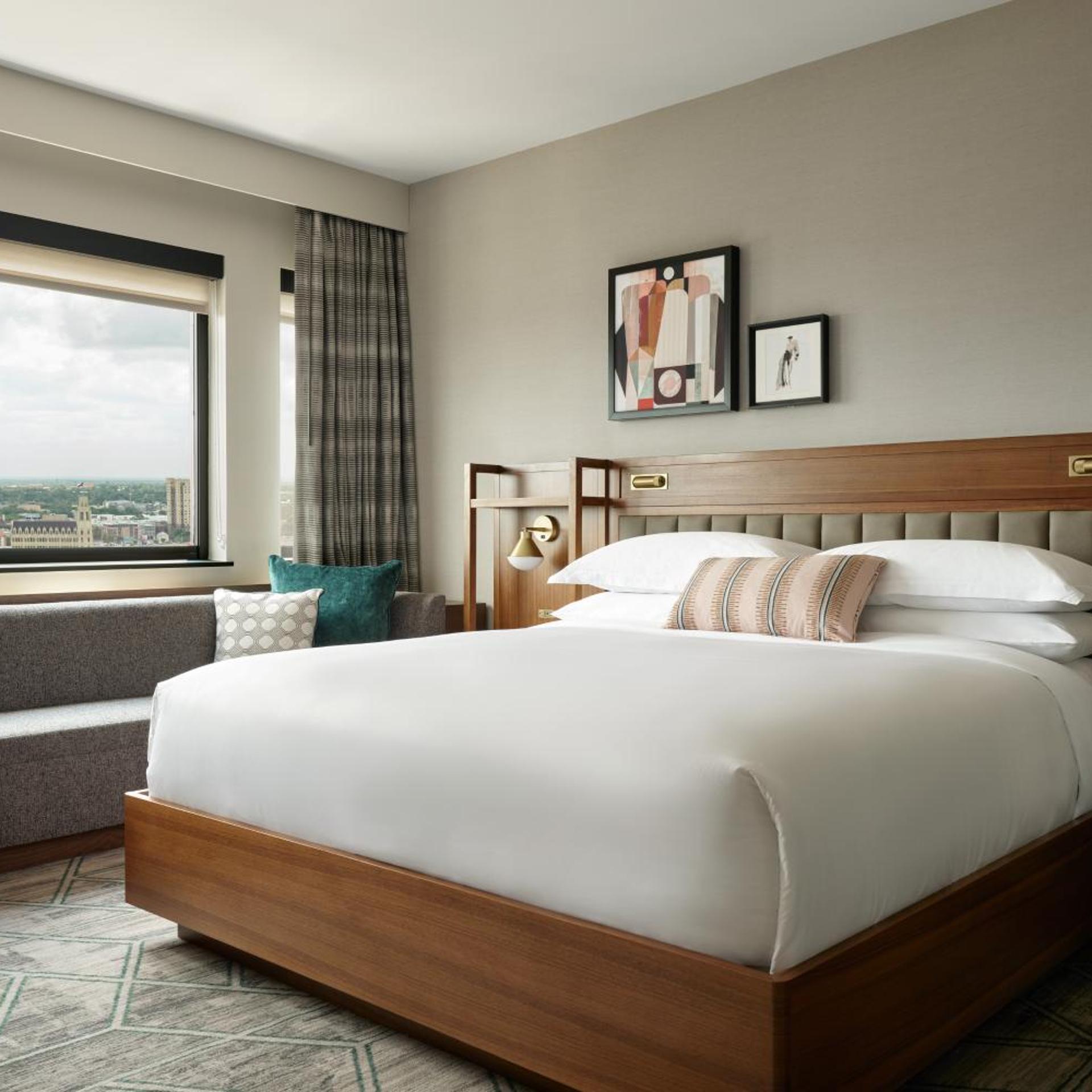 Classic, Queen Bed, City View, Lounge Access