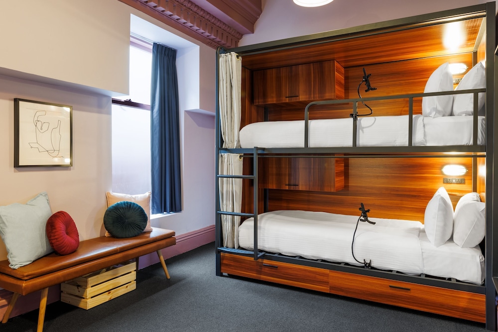MIXED DORM, 6 BEDS