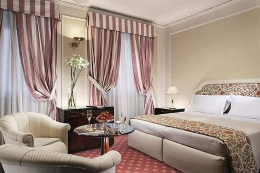 Hotel De La Ville 12/40