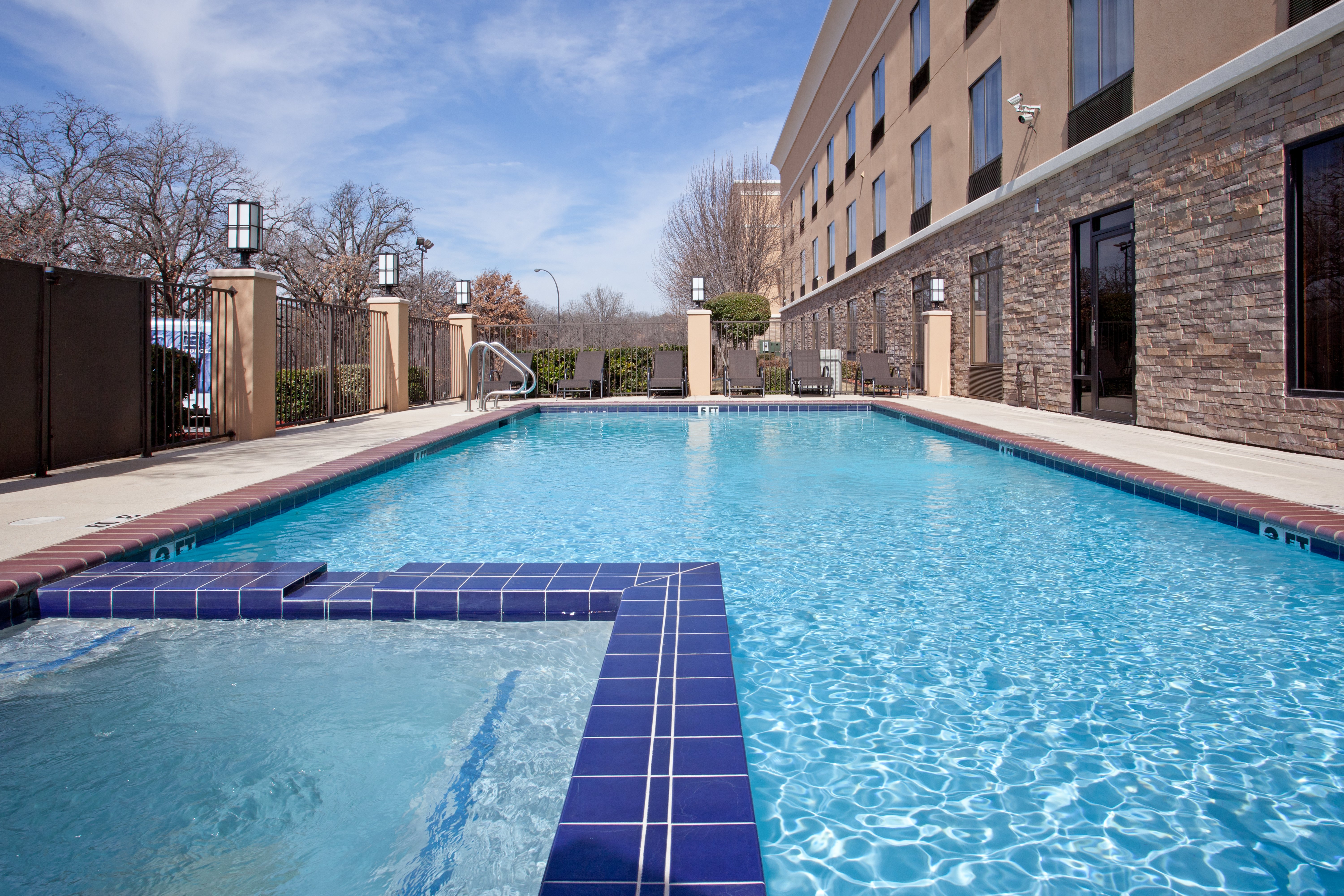 Holiday Inn Express Hotel And Suites Arlington I 20 Parks Mall 49/69