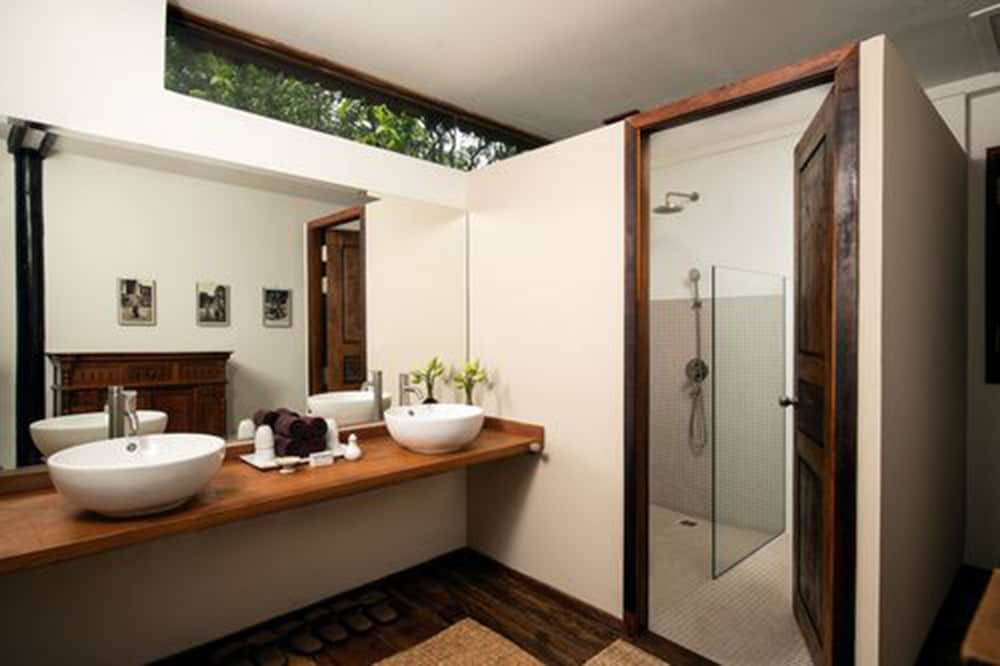 2 BEDROOMS, DELUXE, VILLA