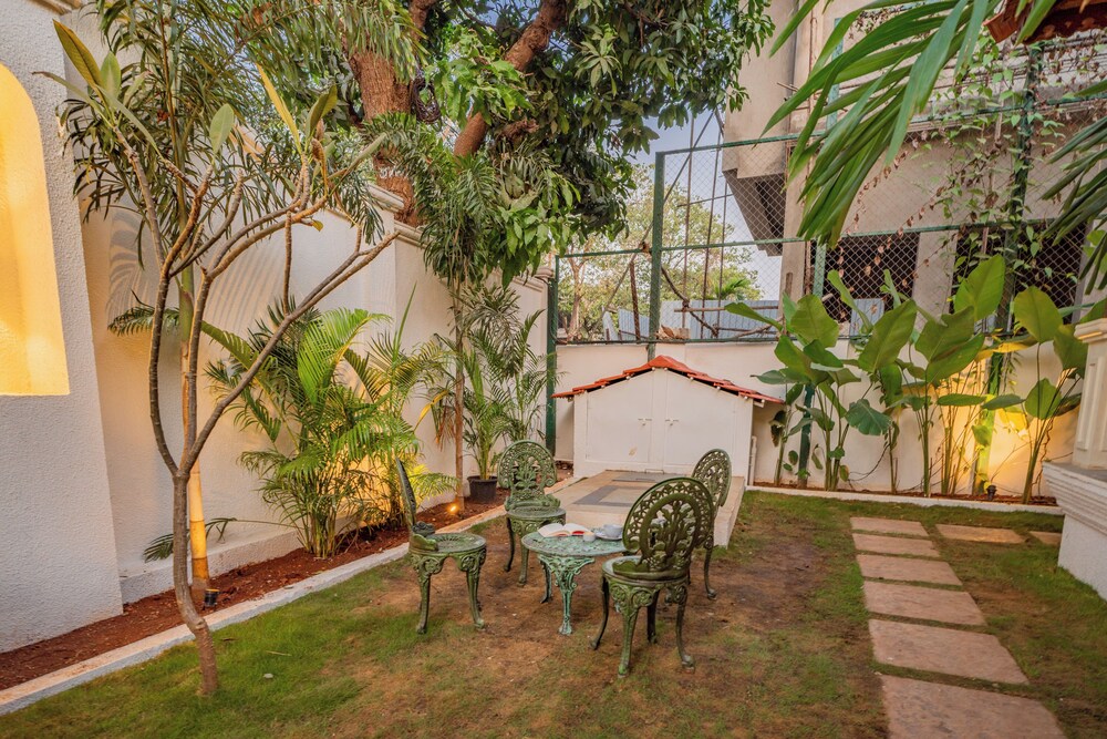 ELIVAAS 4 BHK with Pvt Pool and Media Room Samukha 48/55