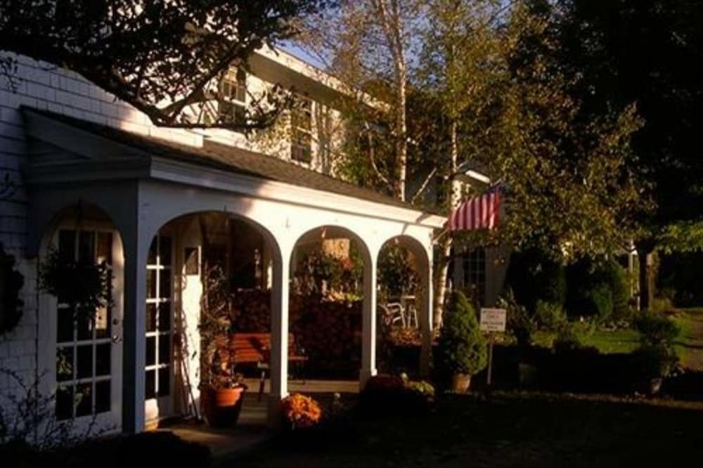 Deerhill Inn 3/77