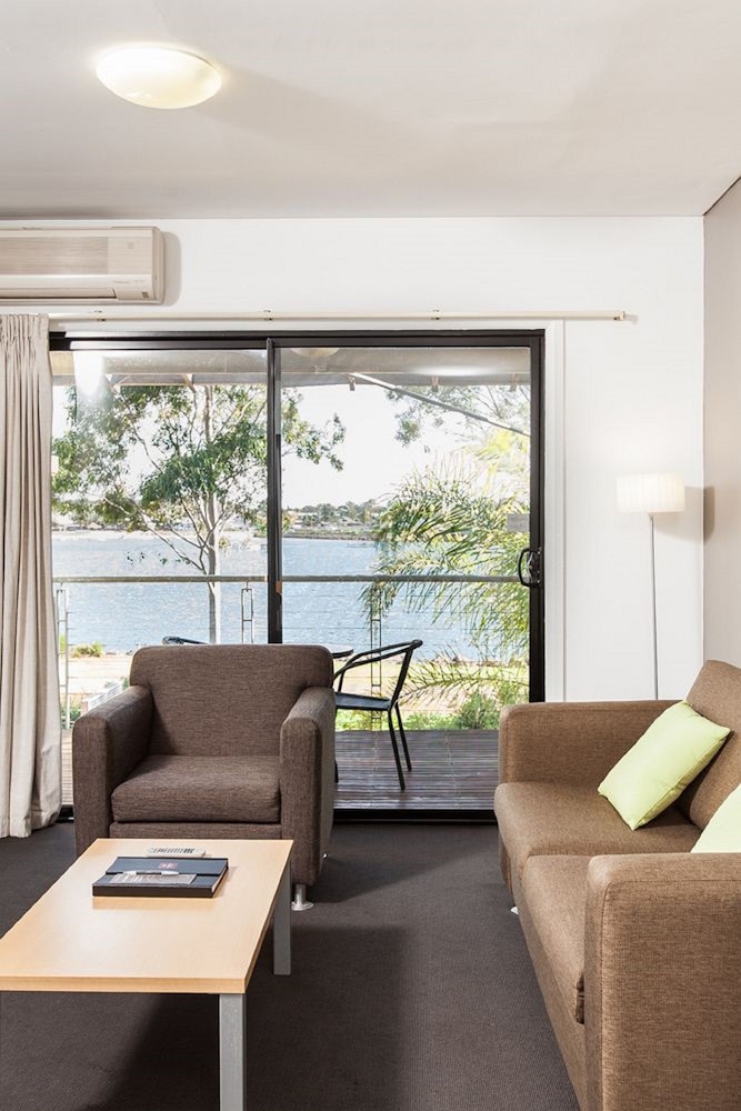 Majestic Oasis Apartments 47/57