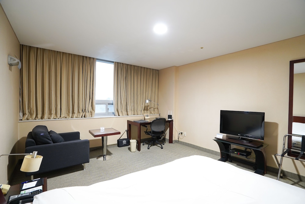 Gumi Century Hotel 19/50