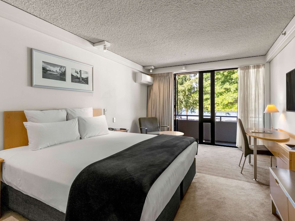 ROOM, KING BED, LAKE SIDE