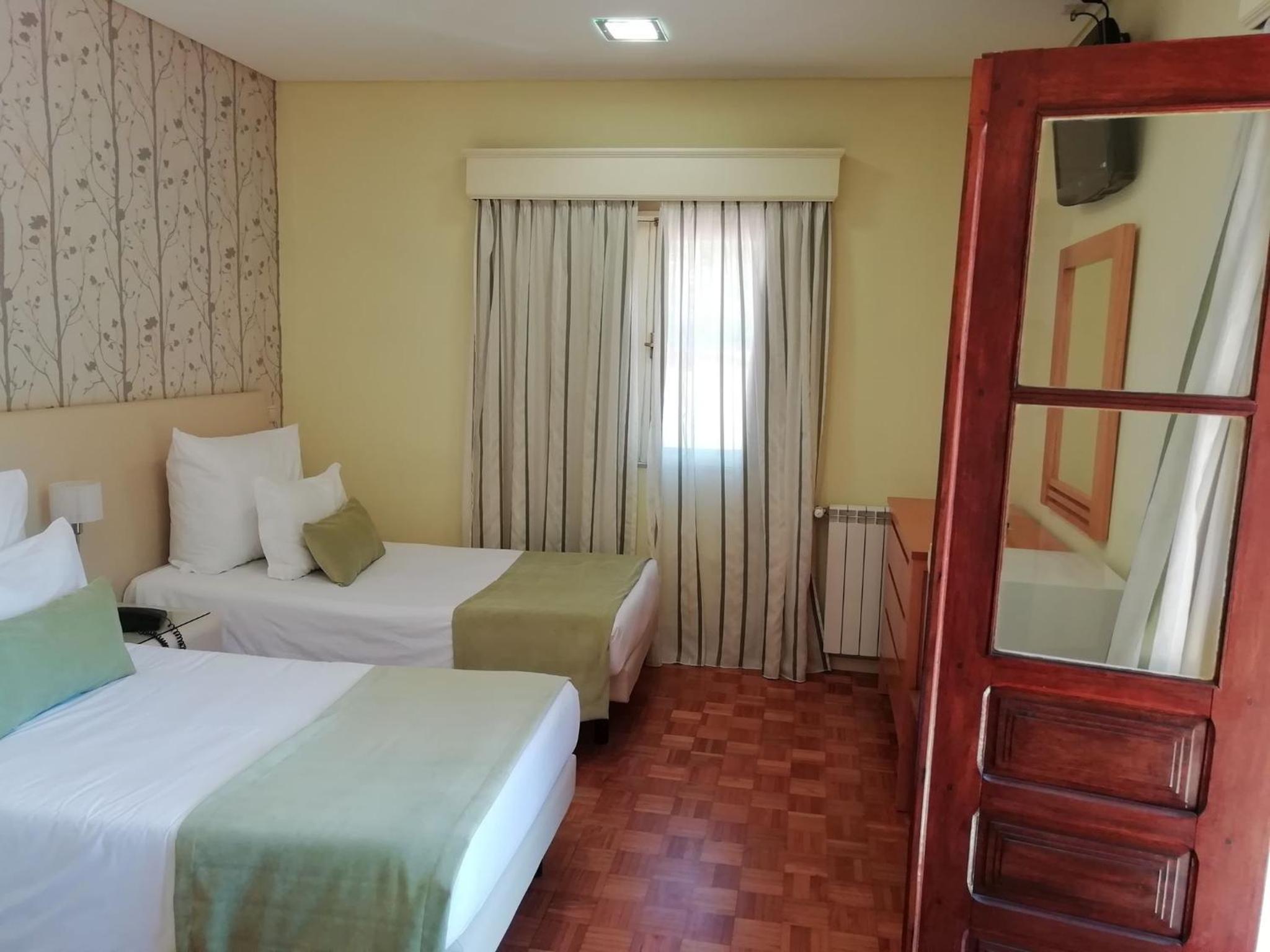 Adelaide Hotel 18/50