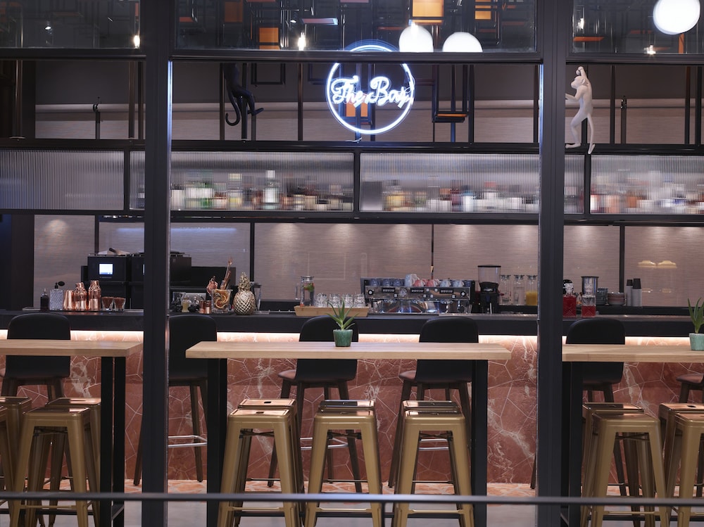 Moxy Athens City 51/66