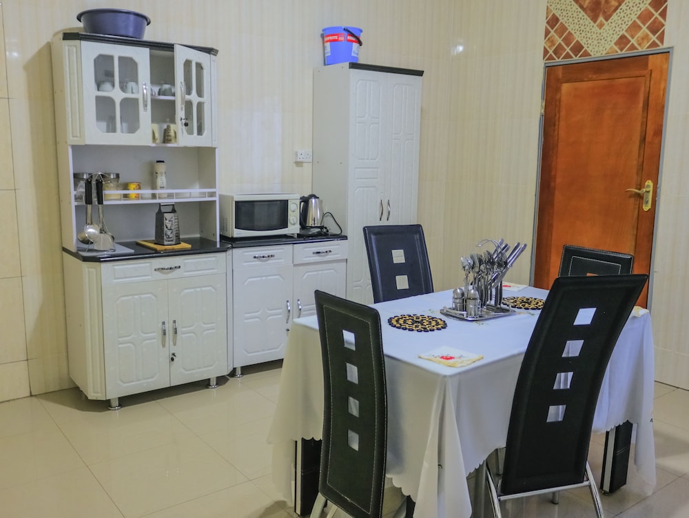 Km Executive Lodge 15/21