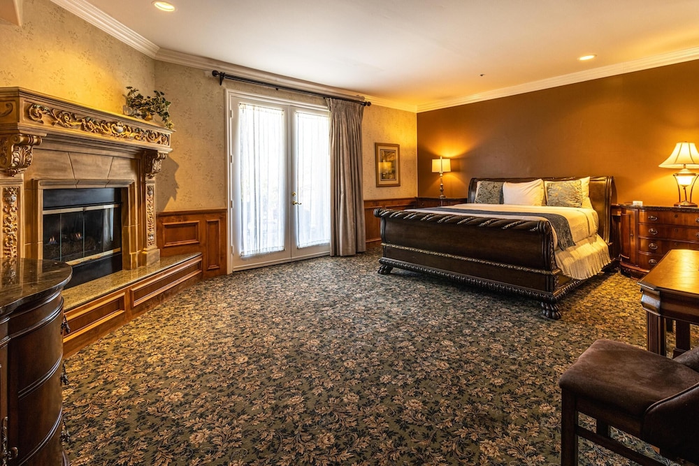 Deluxe, Suite, King Bed, Vineyard View